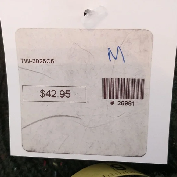 👀NWT! Distressed sweater, tagged as M but more like L/XL. Dark green.See pics. - Picture 13 of 13